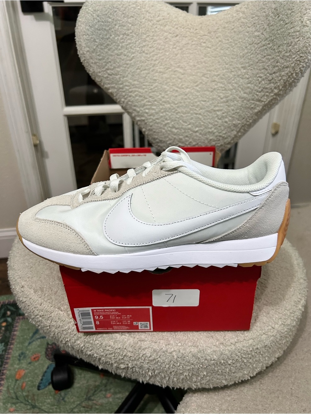 Nike Womens Pacific Shoe - White / Safety Orange 9.5